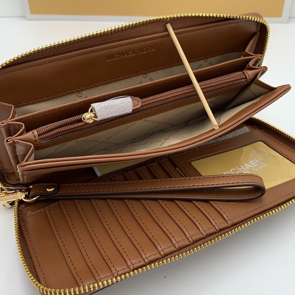 MICHAEL KORS LARGE TRAVEL CONTINENTAL WRISTLET WALLET PHONEHOLDER LUGGAGE Multi - Picture 10 of 14